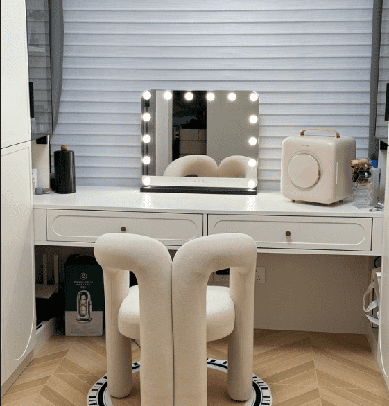 ewu2oogvlpu6195.png Modern LED Light Glass Makeup Mirror Smart Dresser Mirror with Bulb Dedicated to Makeup Artists for Bedroom - WOSEN Mirror